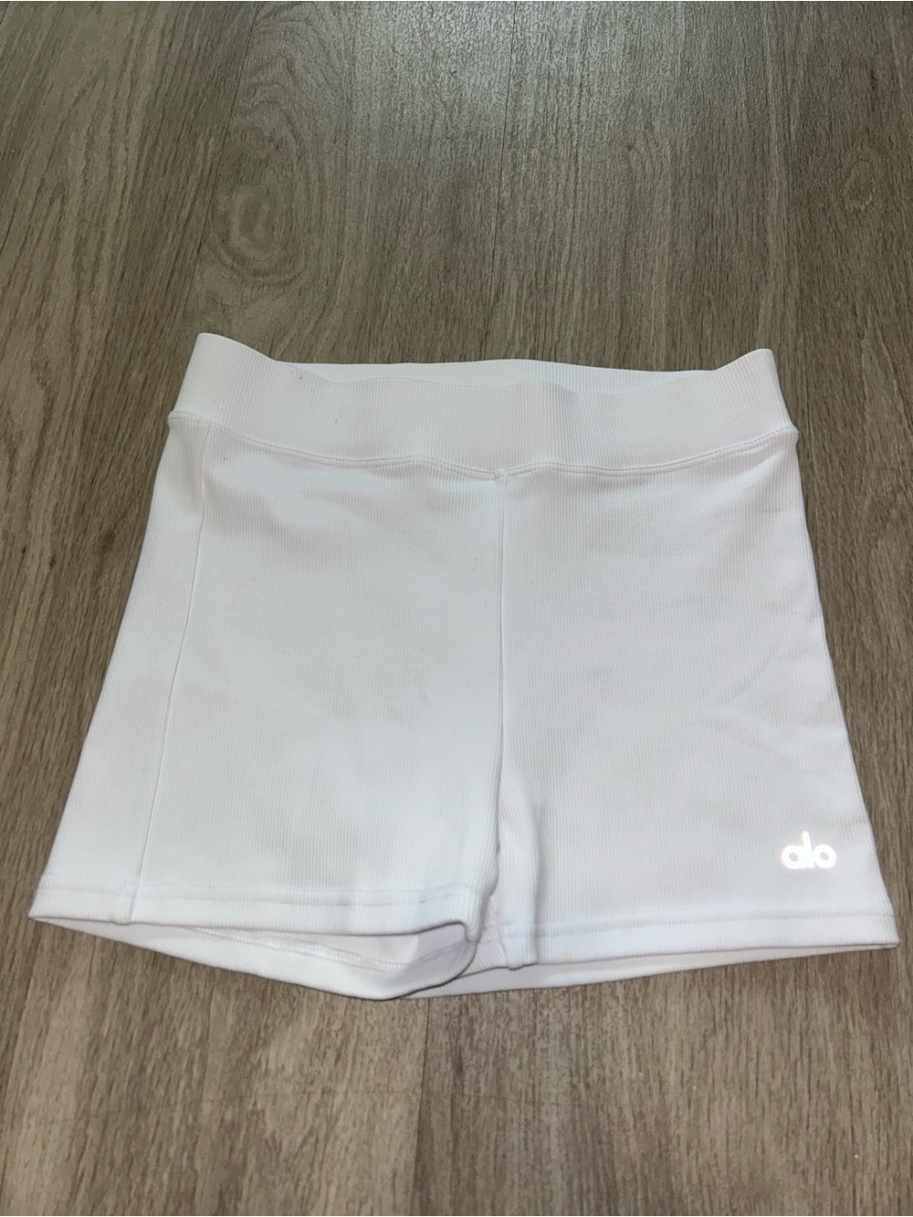 ALO YOGA GODDESS RIBBED HIGH-WAIST HOT SHORT WHITE small NWOT